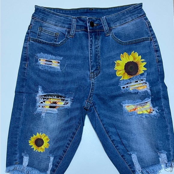No Brand Pants - Sunflower Distressed Blue Jean Shorts sz small nwot